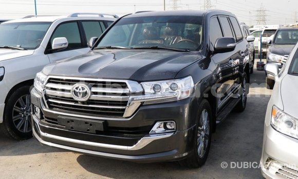 Nunua Imported Toyota Land Cruiser Nyeusi Gari ndani ya Import - Dubai nchini Uganda Nunua Imported Toyota Land Cruiser Nyeusi Gari ndani ya Import - Dubai nchini Uganda
