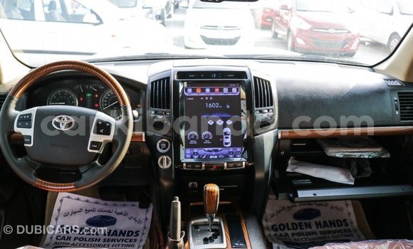 Nunua Imported Toyota Land Cruiser Nyeusi Gari ndani ya Import - Dubai nchini Uganda Nunua Imported Toyota Land Cruiser Nyeusi Gari ndani ya Import - Dubai nchini Uganda