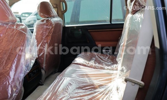 Nunua Imported Toyota Land Cruiser Nyeusi Gari ndani ya Import - Dubai nchini Uganda Nunua Imported Toyota Land Cruiser Nyeusi Gari ndani ya Import - Dubai nchini Uganda