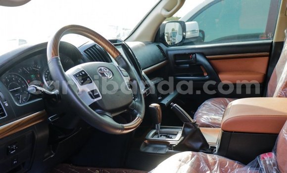 Nunua Imported Toyota Land Cruiser Nyeusi Gari ndani ya Import - Dubai nchini Uganda Nunua Imported Toyota Land Cruiser Nyeusi Gari ndani ya Import - Dubai nchini Uganda