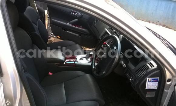 Gura Yakoze Toyota Mark X Silver Imodoka i Kampala mu Uganda Gura Yakoze Toyota Mark X Silver Imodoka i Kampala mu Uganda