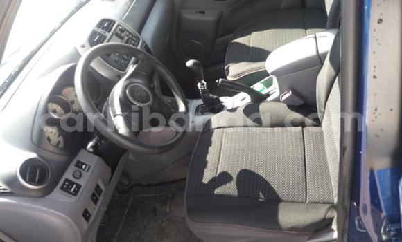 Nunua Ilio tumika Toyota RAV4 Bluu Gari ndani ya Kampala nchini Uganda Nunua Ilio tumika Toyota RAV4 Bluu Gari ndani ya Kampala nchini Uganda