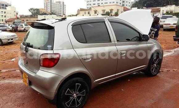 Gura Yakoze Toyota Vitz Silver Imodoka i Arua mu Uganda Gura Yakoze Toyota Vitz Silver Imodoka i Arua mu Uganda