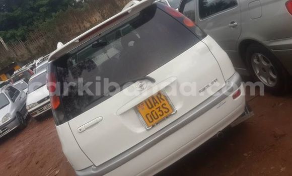 Acheter Occasion Voiture Toyota Raum Blanc à Kampala, Ouganda Acheter Occasion Voiture Toyota Raum Blanc à Kampala, Ouganda