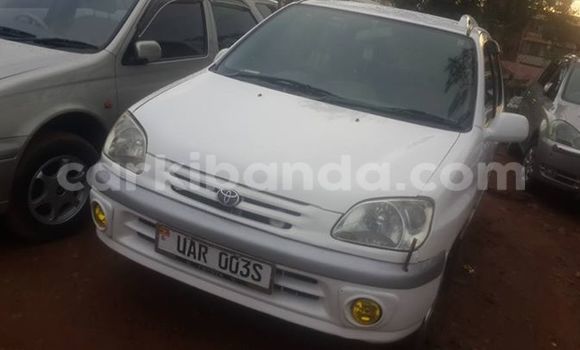 Acheter Occasion Voiture Toyota Raum Blanc à Kampala, Ouganda Acheter Occasion Voiture Toyota Raum Blanc à Kampala, Ouganda