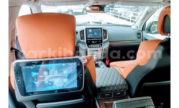 Acheter Import Voiture Toyota Land Cruiser Noir à Import - Dubai, Ouganda Acheter Import Voiture Toyota Land Cruiser Noir à Import - Dubai, Ouganda