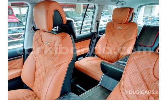 Acheter Import Voiture Toyota Land Cruiser Noir à Import - Dubai, Ouganda Acheter Import Voiture Toyota Land Cruiser Noir à Import - Dubai, Ouganda