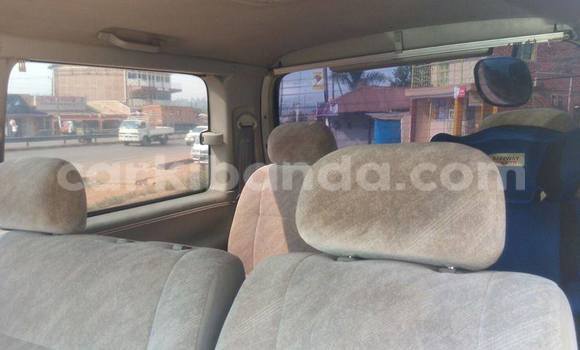 Nunua Ilio tumika Toyota Regius Nyeupe Gari ndani ya Arua nchini Uganda Nunua Ilio tumika Toyota Regius Nyeupe Gari ndani ya Arua nchini Uganda