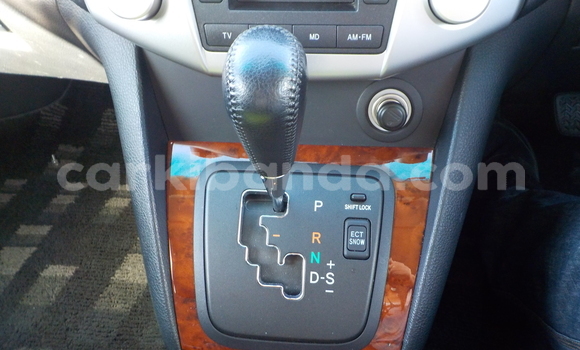 Nunua Ilio tumika Toyota Harrier Nyeusi Gari ndani ya Kampala nchini Uganda Nunua Ilio tumika Toyota Harrier Nyeusi Gari ndani ya Kampala nchini Uganda