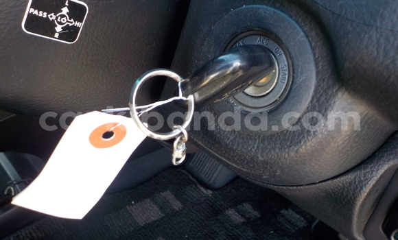 Nunua Ilio tumika Toyota Harrier Nyeusi Gari ndani ya Kampala nchini Uganda Nunua Ilio tumika Toyota Harrier Nyeusi Gari ndani ya Kampala nchini Uganda