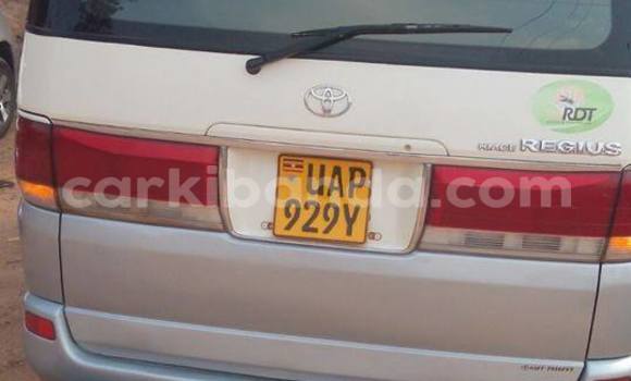 Nunua Ilio tumika Toyota Regius Nyeupe Gari ndani ya Arua nchini Uganda Nunua Ilio tumika Toyota Regius Nyeupe Gari ndani ya Arua nchini Uganda