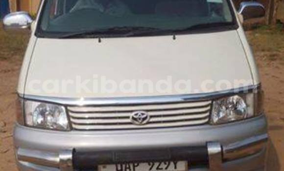 Nunua Ilio tumika Toyota Regius Nyeupe Gari ndani ya Arua nchini Uganda Nunua Ilio tumika Toyota Regius Nyeupe Gari ndani ya Arua nchini Uganda