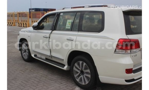Gura Imported Toyota Land Cruiser White Imodoka i Import - Dubai mu Uganda Gura Imported Toyota Land Cruiser White Imodoka i Import - Dubai mu Uganda