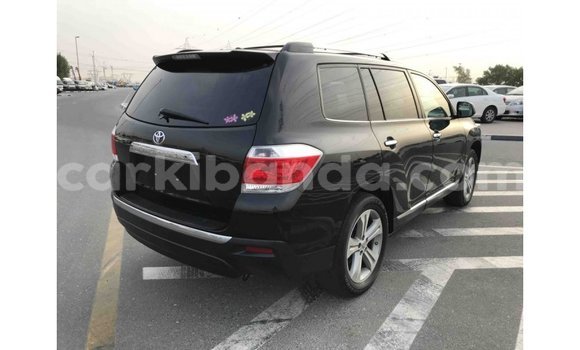 Nunua Imported Toyota Highlander Nyeusi Gari ndani ya Import - Dubai nchini Uganda Nunua Imported Toyota Highlander Nyeusi Gari ndani ya Import - Dubai nchini Uganda