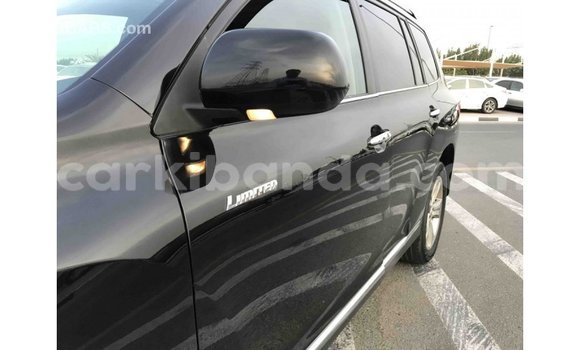 Nunua Imported Toyota Highlander Nyeusi Gari ndani ya Import - Dubai nchini Uganda Nunua Imported Toyota Highlander Nyeusi Gari ndani ya Import - Dubai nchini Uganda