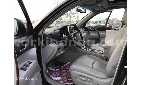 Nunua Imported Toyota Highlander Nyeusi Gari ndani ya Import - Dubai nchini Uganda Nunua Imported Toyota Highlander Nyeusi Gari ndani ya Import - Dubai nchini Uganda