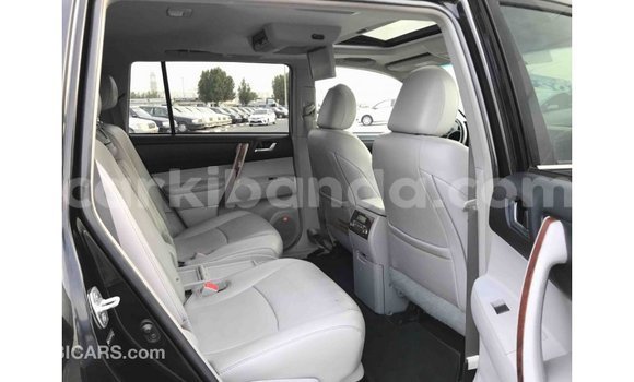 Nunua Imported Toyota Highlander Nyeusi Gari ndani ya Import - Dubai nchini Uganda Nunua Imported Toyota Highlander Nyeusi Gari ndani ya Import - Dubai nchini Uganda