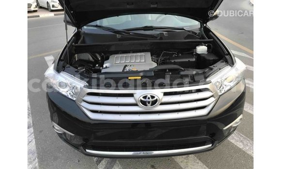 Nunua Imported Toyota Highlander Nyeusi Gari ndani ya Import - Dubai nchini Uganda Nunua Imported Toyota Highlander Nyeusi Gari ndani ya Import - Dubai nchini Uganda