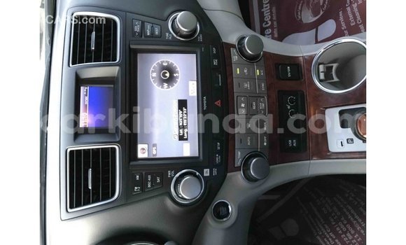 Nunua Imported Toyota Highlander Nyeusi Gari ndani ya Import - Dubai nchini Uganda Nunua Imported Toyota Highlander Nyeusi Gari ndani ya Import - Dubai nchini Uganda