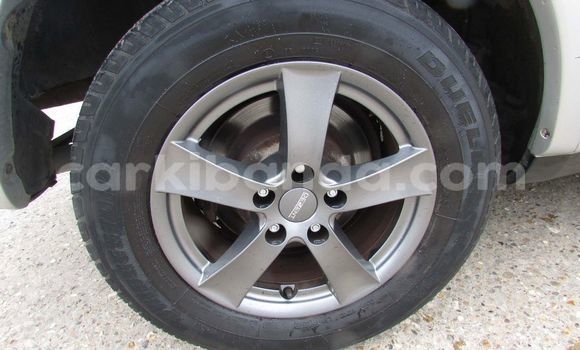 Nunua Ilio tumika Toyota RAV4 Fedha Gari ndani ya Kampala nchini Uganda Nunua Ilio tumika Toyota RAV4 Fedha Gari ndani ya Kampala nchini Uganda