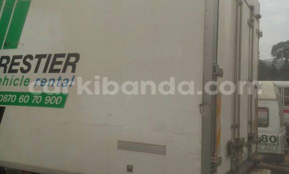 Nunua Ilio tumika Mercedes‒Benz 200 Nyeupe Gari ndani ya Arua nchini Uganda Nunua Ilio tumika Mercedes‒Benz 200 Nyeupe Gari ndani ya Arua nchini Uganda