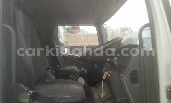 Nunua Ilio tumika Mercedes‒Benz 200 Nyeupe Gari ndani ya Arua nchini Uganda Nunua Ilio tumika Mercedes‒Benz 200 Nyeupe Gari ndani ya Arua nchini Uganda