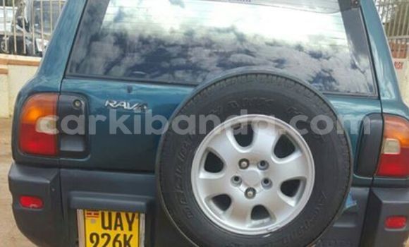 Gura Yakoze Toyota RAV4 Black Imodoka i Kampala mu Uganda Gura Yakoze Toyota RAV4 Black Imodoka i Kampala mu Uganda