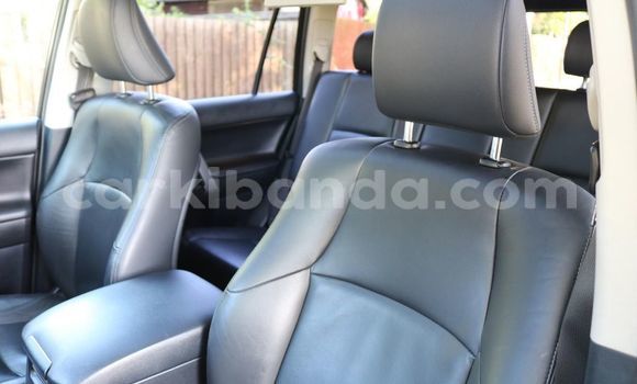 Nunua Ilio tumika Toyota Land Cruiser Prado Nyingine Gari ndani ya Kampala nchini Uganda Nunua Ilio tumika Toyota Land Cruiser Prado Nyingine Gari ndani ya Kampala nchini Uganda