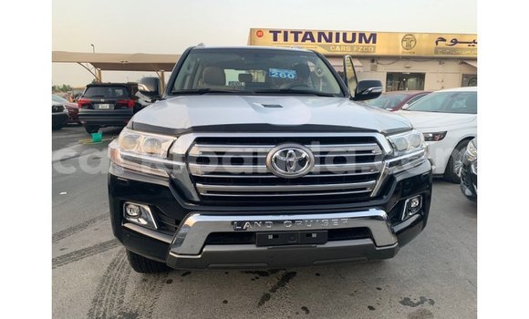 Gura Imported Toyota Land Cruiser Black Imodoka i Import - Dubai mu Uganda Gura Imported Toyota Land Cruiser Black Imodoka i Import - Dubai mu Uganda