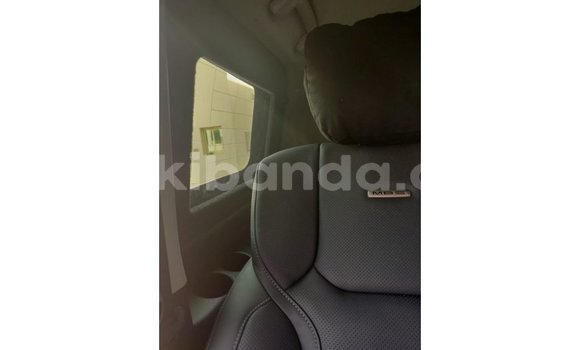 Acheter Import Voiture Toyota Land Cruiser Noir à Import - Dubai, Ouganda Acheter Import Voiture Toyota Land Cruiser Noir à Import - Dubai, Ouganda