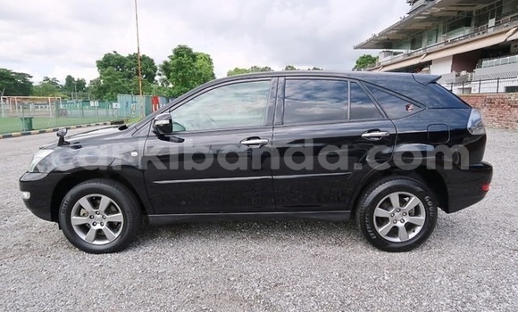 Gura Yakoze Toyota Harrier Black Imodoka i Kampala mu Uganda Gura Yakoze Toyota Harrier Black Imodoka i Kampala mu Uganda