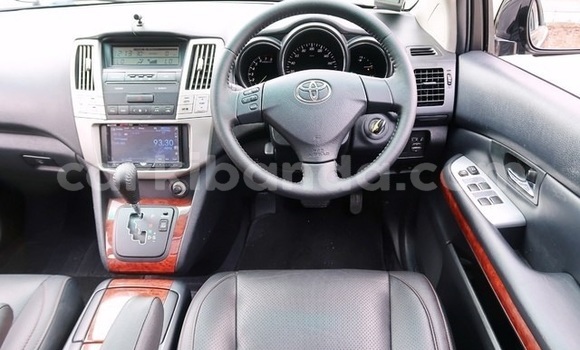 Gura Yakoze Toyota Harrier Black Imodoka i Kampala mu Uganda Gura Yakoze Toyota Harrier Black Imodoka i Kampala mu Uganda