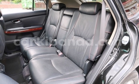 Gura Yakoze Toyota Harrier Black Imodoka i Kampala mu Uganda Gura Yakoze Toyota Harrier Black Imodoka i Kampala mu Uganda