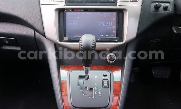 Gura Yakoze Toyota Harrier Black Imodoka i Kampala mu Uganda Gura Yakoze Toyota Harrier Black Imodoka i Kampala mu Uganda