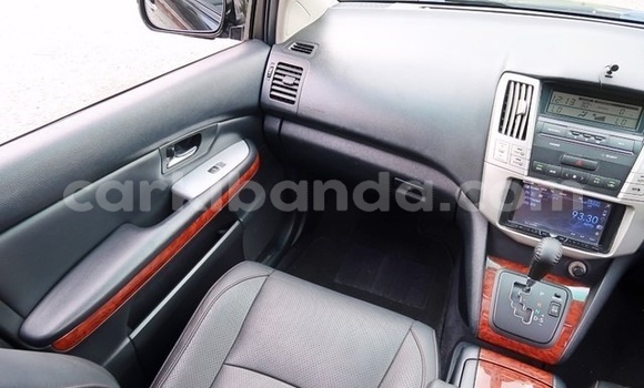 Gura Yakoze Toyota Harrier Black Imodoka i Kampala mu Uganda Gura Yakoze Toyota Harrier Black Imodoka i Kampala mu Uganda