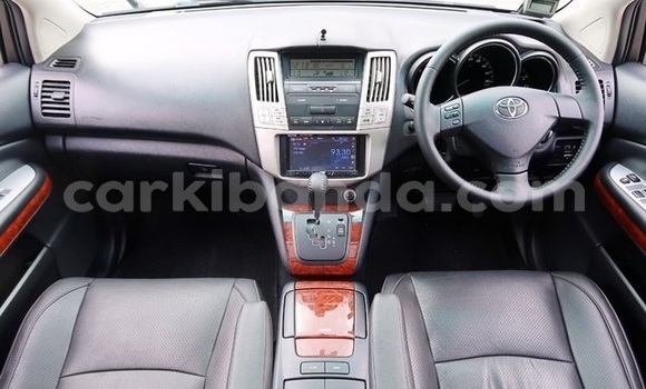 Gura Yakoze Toyota Harrier Black Imodoka i Kampala mu Uganda Gura Yakoze Toyota Harrier Black Imodoka i Kampala mu Uganda