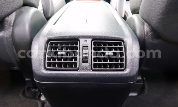 Gura Yakoze Toyota Harrier Black Imodoka i Kampala mu Uganda Gura Yakoze Toyota Harrier Black Imodoka i Kampala mu Uganda