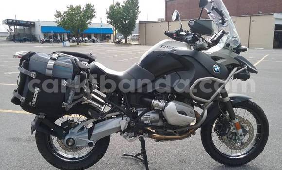 Gura Yakoze BMW R 1200 GS Beige Bike i Kampala mu Uganda Gura Yakoze BMW R 1200 GS Beige Bike i Kampala mu Uganda