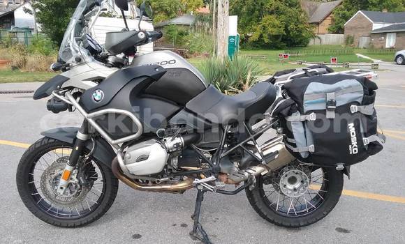 Gura Yakoze BMW R 1200 GS Beige Bike i Kampala mu Uganda Gura Yakoze BMW R 1200 GS Beige Bike i Kampala mu Uganda