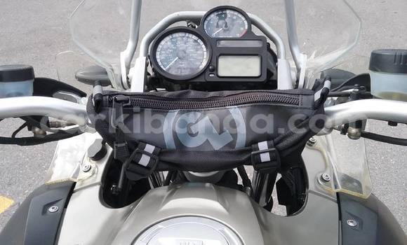 Gura Yakoze BMW R 1200 GS Beige Bike i Kampala mu Uganda Gura Yakoze BMW R 1200 GS Beige Bike i Kampala mu Uganda