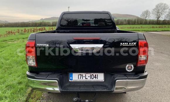 Gura Yakoze Toyota Hilux Surf Other Imodoka i Kampala mu Uganda Gura Yakoze Toyota Hilux Surf Other Imodoka i Kampala mu Uganda