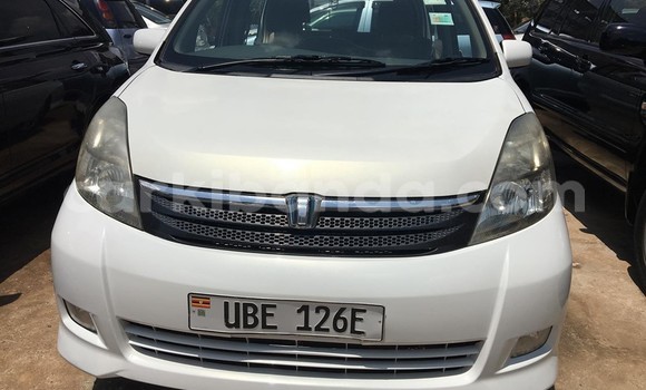 Acheter Occasion Voiture Toyota ISis Blanc à Kampala, Ouganda Acheter Occasion Voiture Toyota ISis Blanc à Kampala, Ouganda
