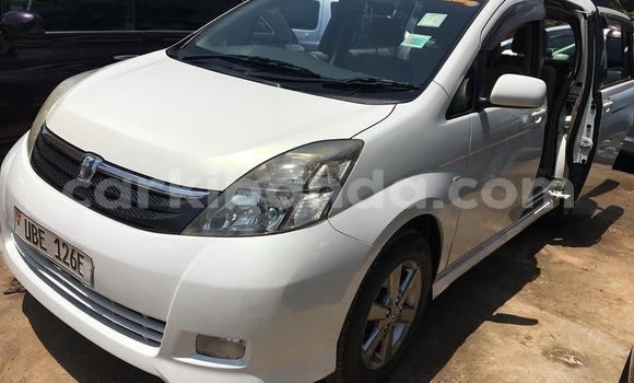 Acheter Occasion Voiture Toyota ISis Blanc à Kampala, Ouganda Acheter Occasion Voiture Toyota ISis Blanc à Kampala, Ouganda