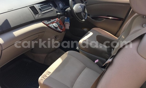 Acheter Occasion Voiture Toyota ISis Blanc à Kampala, Ouganda Acheter Occasion Voiture Toyota ISis Blanc à Kampala, Ouganda