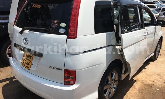 Acheter Occasion Voiture Toyota ISis Blanc à Kampala, Ouganda Acheter Occasion Voiture Toyota ISis Blanc à Kampala, Ouganda