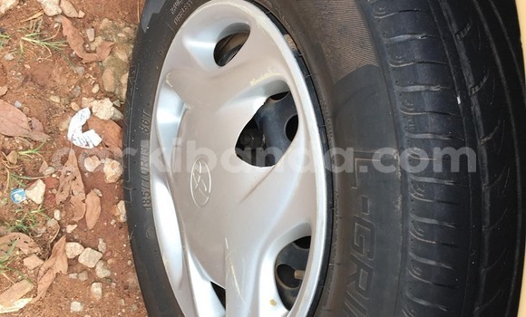 Acheter Occasion Voiture Toyota Platz Beige à Kampala, Ouganda Acheter Occasion Voiture Toyota Platz Beige à Kampala, Ouganda