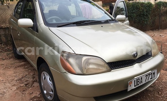 Acheter Occasion Voiture Toyota Platz Beige à Kampala, Ouganda Acheter Occasion Voiture Toyota Platz Beige à Kampala, Ouganda