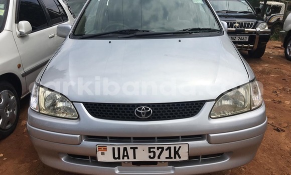 Acheter Occasion Voiture Toyota Spacio Gris à Kampala, Ouganda Acheter Occasion Voiture Toyota Spacio Gris à Kampala, Ouganda