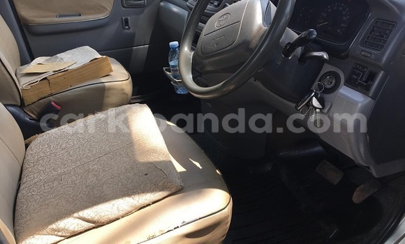 Acheter Occasion Voiture Toyota Regius Gris à Kampala, Ouganda Acheter Occasion Voiture Toyota Regius Gris à Kampala, Ouganda