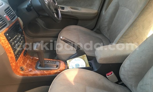 Acheter Occasion Voiture Nissan Bluebird Beige à Kampala, Ouganda Acheter Occasion Voiture Nissan Bluebird Beige à Kampala, Ouganda